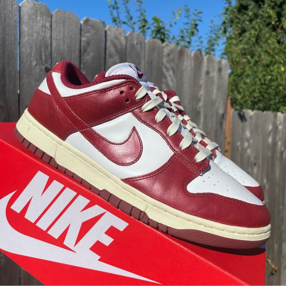 Nike dunk low Vinatge Team Red size 9 men / 10.5w